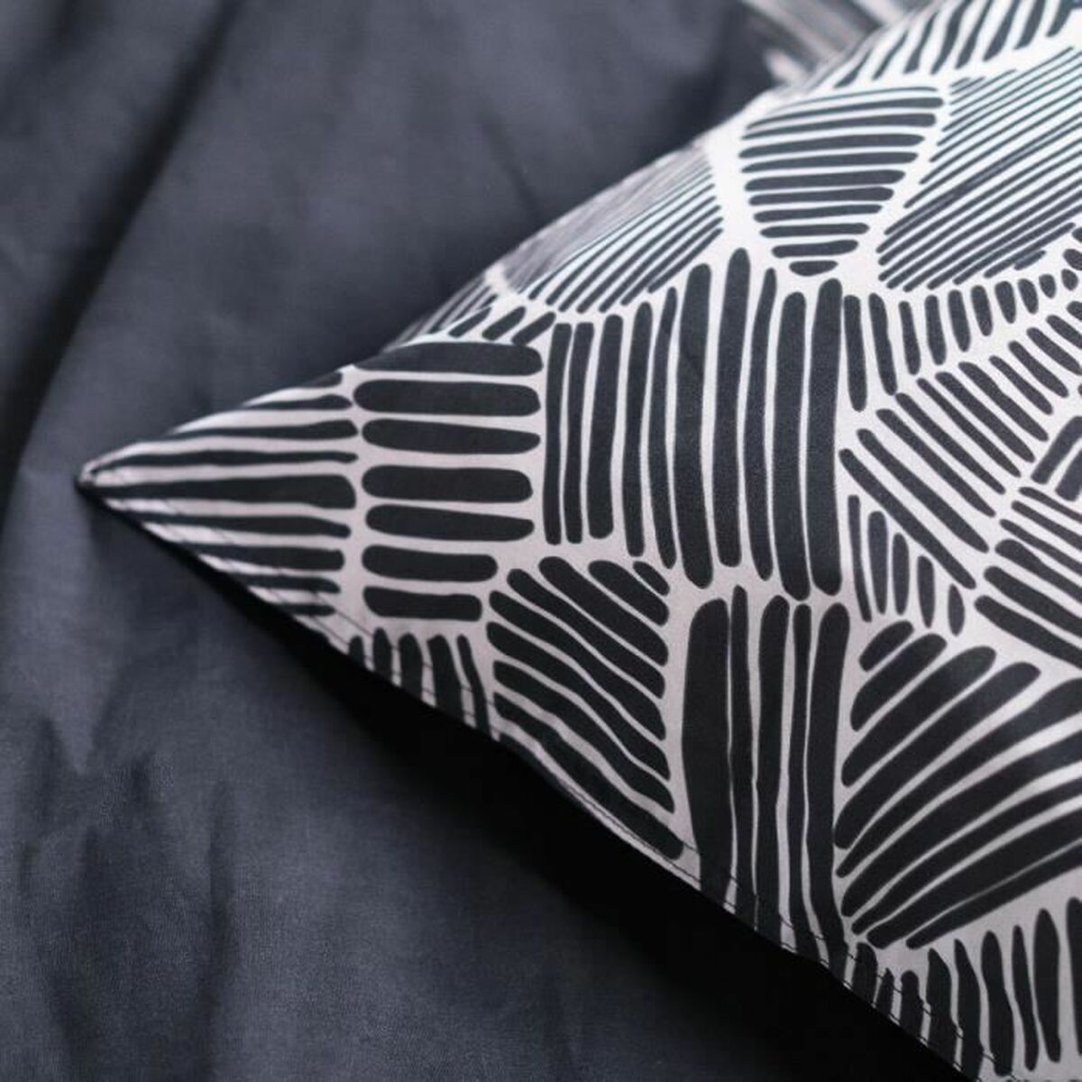 V9HC82DBD4FEF8CB51CF55FB400F66711CFR3440903P1