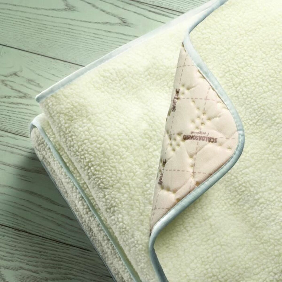 V7HCE84360184D9453BCBC00EC42BFF3C79R7233144P2